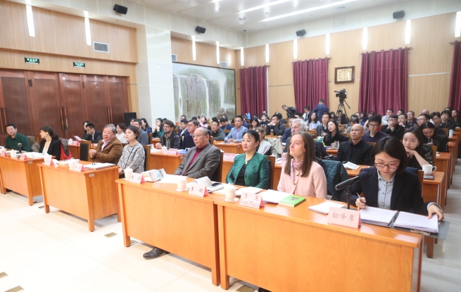 �ڲ�ͬ�ĵ�������ʷ�У�̽Ѱ��ͨ����ѧ����