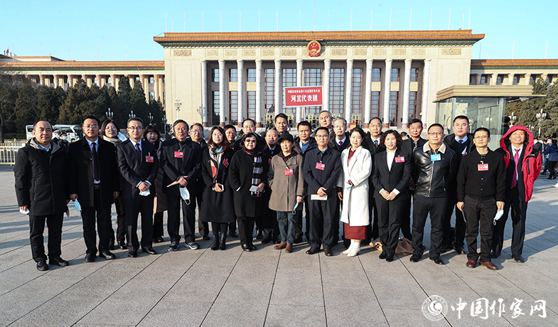 �ӱ������ڴ����ǰ��Ӱ