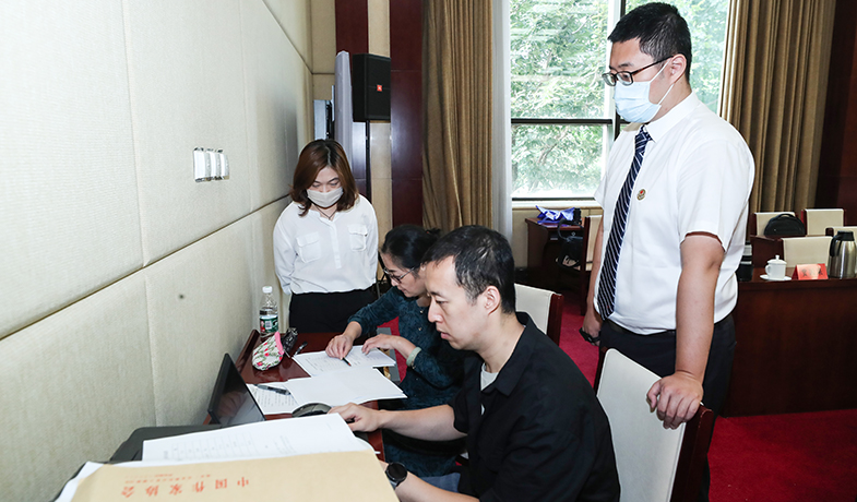 ������Ա�ڼ��ɼ����͹�֤Ա�ļල��ͳ��ѡƱ