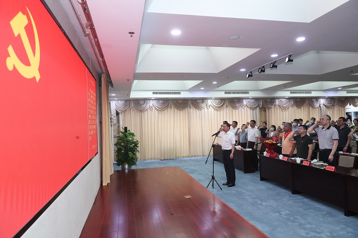 ȫ����ᵳԱ���ź�ɭͬ־�����£������죬�����뵳�Ĵ�