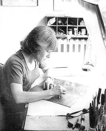 ͼΪ����������ͭ�滭�����Ρ��������ڽ����о��߷�̸ʱ����ͬ�����ܵ��������ļ�����ͬʱָ�����ּ���������ָ������Ʒ�ļ��������������������ĳ������������ơ��ᡢ��ʴ��������һ�У����ḯʴͭ��һ����ʴ�Ų����ľ��񡣡�