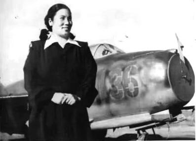 ���������������ķɻ�ǰ��Ӱ ����ͼƬ