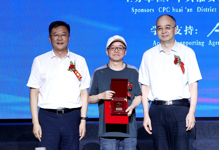 �羺���¹��������Ա������ϯ����Ǵ���������ڣ��й�������ί��ί��������������ɭΪҶ�۰佱