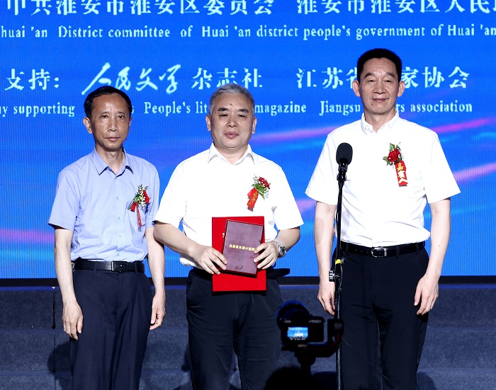 �羺���¹��������Ա����Ǵ���ǡ���������ѧ����־������ʩս�����������˴�ί�ḱ���η�����Ϊ��Ծ�İ佱