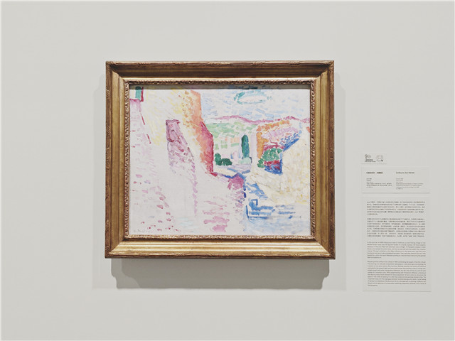 ����˹�������ȶ���̫���֡�������˹�ڿ����ȶ����Ը���߶��ۺ�̲�ĵص㻭���������Ʒ������ͨ��ɫ�ʹ����羰�������˿����ȶ����ļ����������µı���ɫ�ʣ������Ƿ�ɫ����Ҷ������ɫ���ݶ������ų�ɫ����Ƭ�����б仯�����̾�ʯ��·������ǽ���͸��������ɽ������λ��Զ���ķۺ졣������ǰ�Ե���ɷ��ĳ���֮������˹��ʶ�����׿���ʹ��ɫ���ã�����ռ䣬����������֯�������������Ʒ�У�����ɫ�ʶ�����������������������û�л����ĺ�̲�Լ��ʴ�֮��Ĵ����հ״����δ��ɸУ����˶�Ŀһ�¡��������ȶ���̫���֡���˱���Ϊһ�������Ե���Ʒ��������ˮ�ʵ���ӯ�У������˻滭���·�����Ϊ���롢��â�͡��ž����ṩ��ͬ�ȿռ䡣