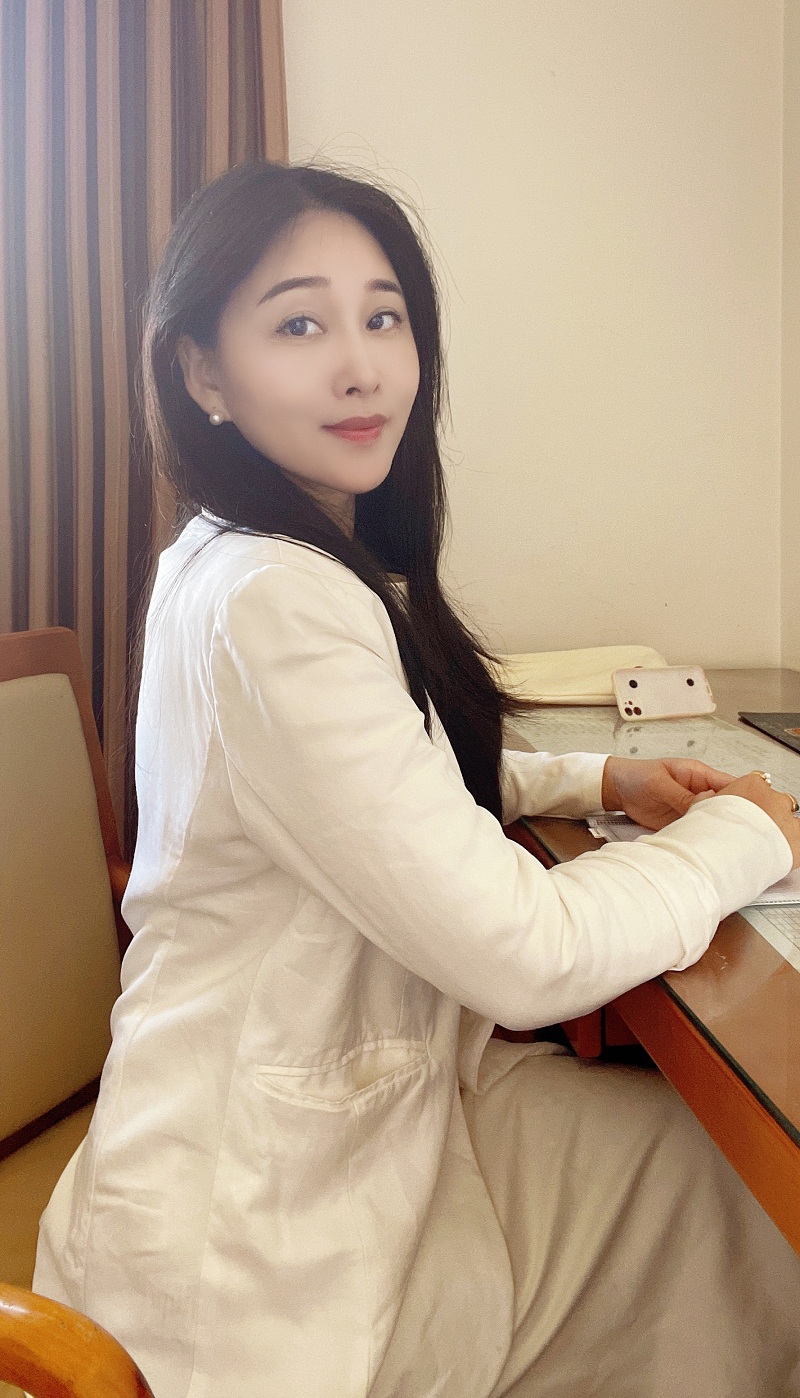 ʱ�������������ˣ�˶ʿ��³Ѹ��ѧԺ��44�����������Ҹ߼����ְ�ѧԱ���ڡ�������ѧ����ɽ����ѧ�������ࡷ���춹�����껨�����ڿ�������һϵ����Ʒ�������ƪС˵������ȥ֮�䡷��ʫ���������㡷�����С���ȥ֮�䡷��Χ2022��10��̽�յƺ������ѡ2022��11�����������鵥����Χ2022�����ڶ�����ȫ����ʮ���Ͷ�����ѧ�����С˵�񣢡�