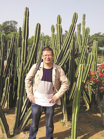 ��֪չ������һ�Ű˾��꣬�ֹ�ְ��������ѧԺ�����ڡ�������ѧ�����羺���¡���С˵�±���ԭ���桷�����ϡ�����ɽ����������ѧ���ȿ�����С˵���������֣���ƪ��ѡ�ء�����ڶ��조�Ͻ�������ѧ֮�ǡ���ƪС˵���������㶫ʡ��Ϊ��С˵������çԭ�����춹�����ƺ���ѧ������־�������г�ƪС˵��ƽ�ַ��ĺ���������С˵������������ϯ�����²��ҵĻƻ衷��ֻΪ�㰵ҹ���衷����ɫ�ᡷ�ȡ�