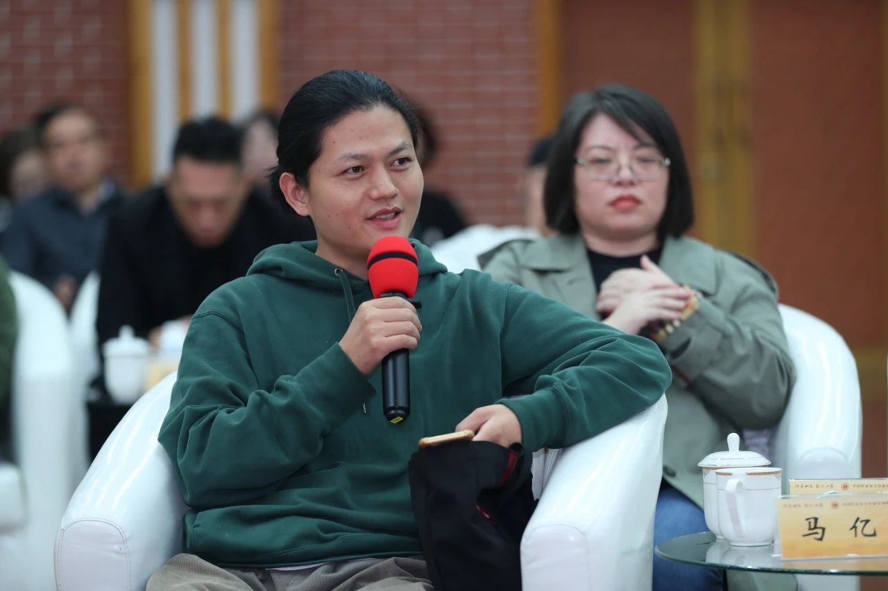 �������ڷ���