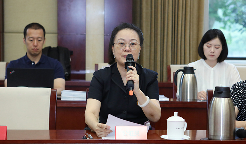 8��11�գ���֤����֤Ա������֤��