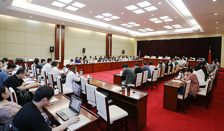 8��11�գ���ʮһ��é����ѧ������Ʒ����