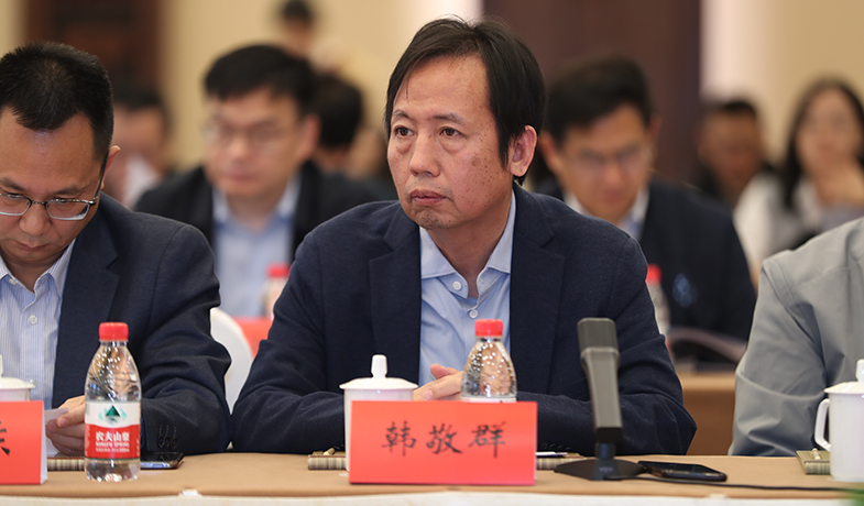 获奖作品出版社代表韩敬群发言