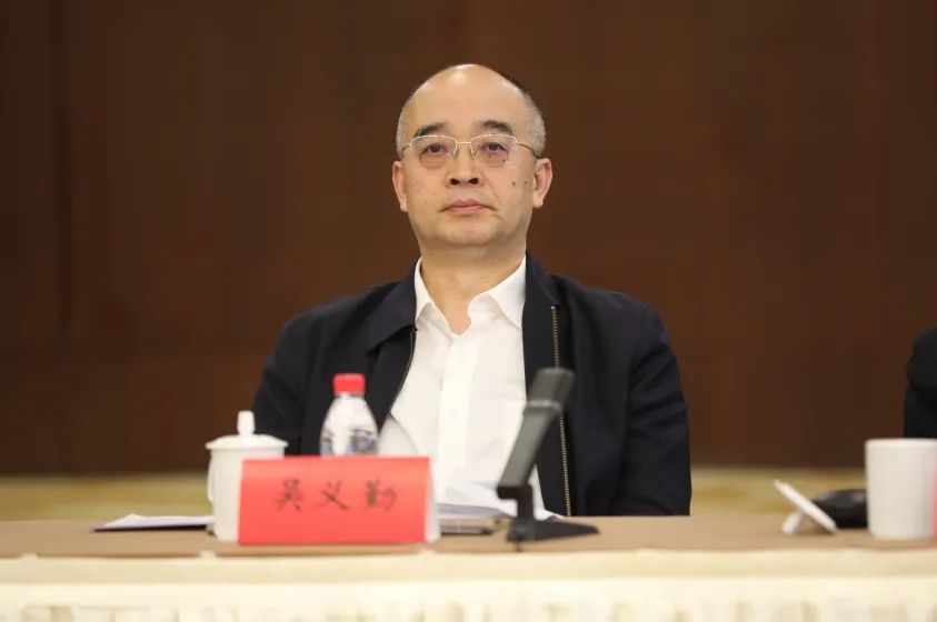 �����ڳ�ϯ���鲢�㱨����ʱ��ɽ��ޱ䴴���ƻ������ڹ������