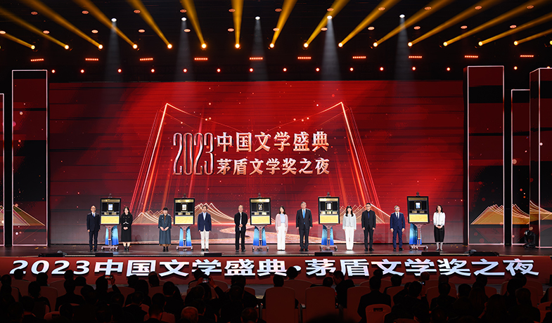 �༭��5λ�����ҹ�ͬ��̨�����Կ��л������������ߡ��༭����������װ�������½�ɫ��ӡ