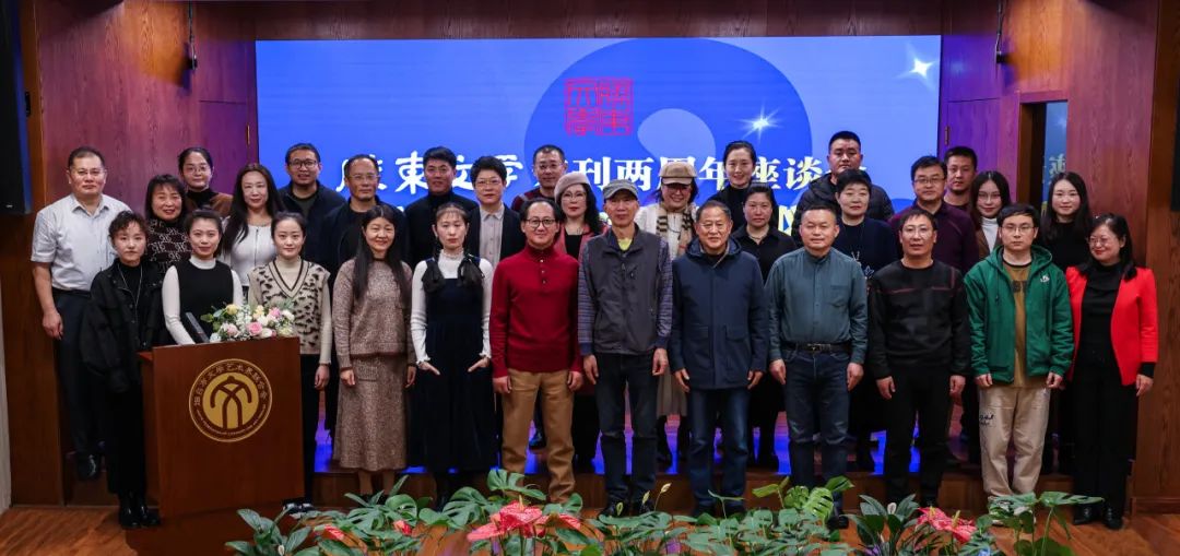 获奖作家与《胶东文学》工作人员合影