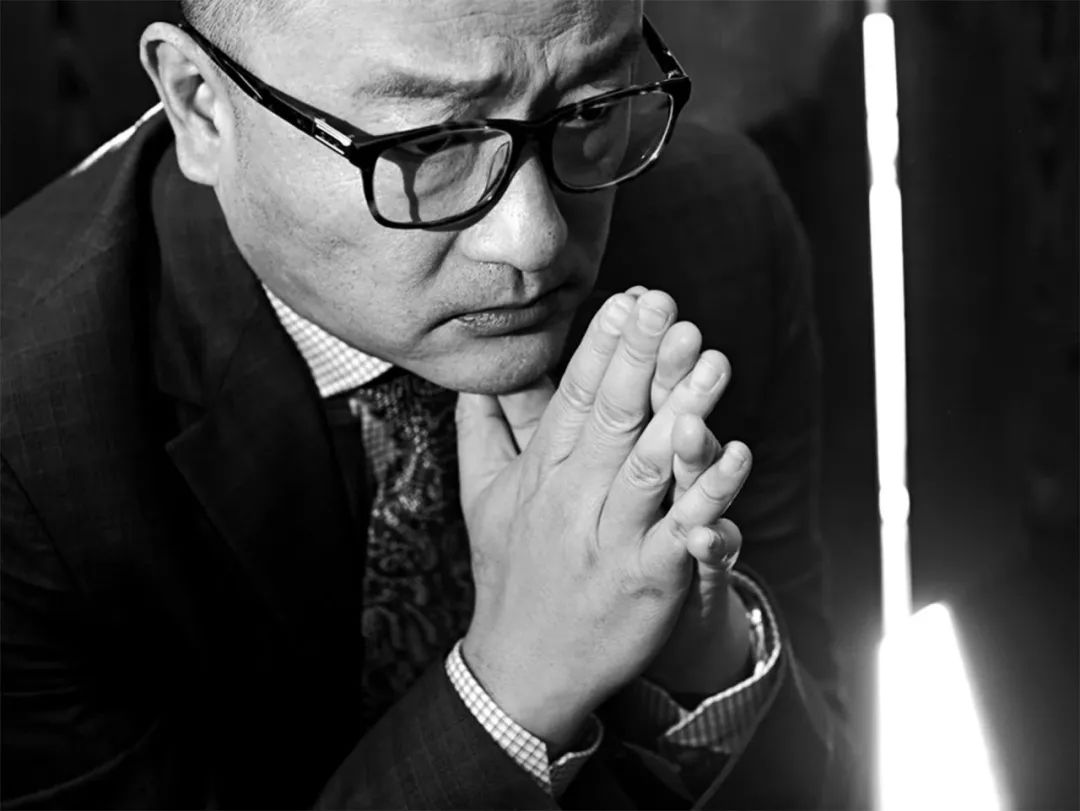 ��С˧���й�������Ӱ�ȷ浼�ݡ���磬��ҵ�ڱ�����ӰѧԺ����ϵ������졷�����ҡ����ؾ��쳤���������ߡ��ȴ���������ɡ����֡�����˹�ȹ���Ӱչ�Ż����٣�����߹���Ӱ�������й�����֮һ��������ֵ�Ӱ����ѱ�罱������ɢ�����ż��������Ĺ��硷��