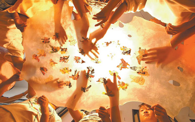 ���Ŵ����˸�ѧ��չʾ��ͳƤӰ