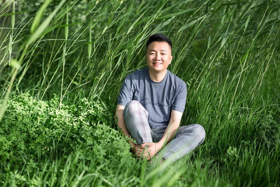 �����䣬���С���ɽҹ�С����ҿڴ�����ǳ���ɳ�����������ǡ���Ϊ�˱��𿴵�Ӱ�����羺���µ����ǡ��ȣ���������ר����������������񡷡������λ����Ӱ��ý�󽱡�ƽң���ʵ�Ӱչ����Ӱ�����͵ȶ����Ӱ����ί������ڶ��조��ƪС˵˫�꽱���׽�������ͼ�齱�Ƚ��