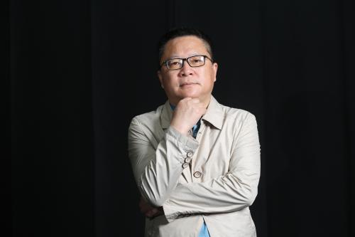 ���پ�����ʫ���������࣬һ�����ҡ���Ҫ�����С���Ȼ�������ݸ����������켯����Ӧ�öԴ���������ʾ���ȣ�����Ϊ����Ȼʫ�ˡ���