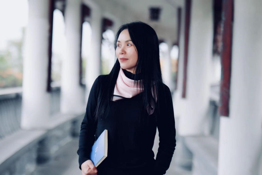 ���ϣ����������ˣ����ӹ㶫��ݸ���־��Ĵ����ݣ���ְ�ڴ�������ѧ����Ժ����Ҫ��Ʒ��ʫ�����𴦡������볾������ʫ�ۼ��������ϵ���Ԯ������ʹʫѧ���ȡ�