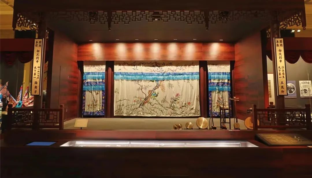 ��÷����������÷�������Ϻ�����չ�ֳ����÷�������������̨�ݳ�����ʽ�糡