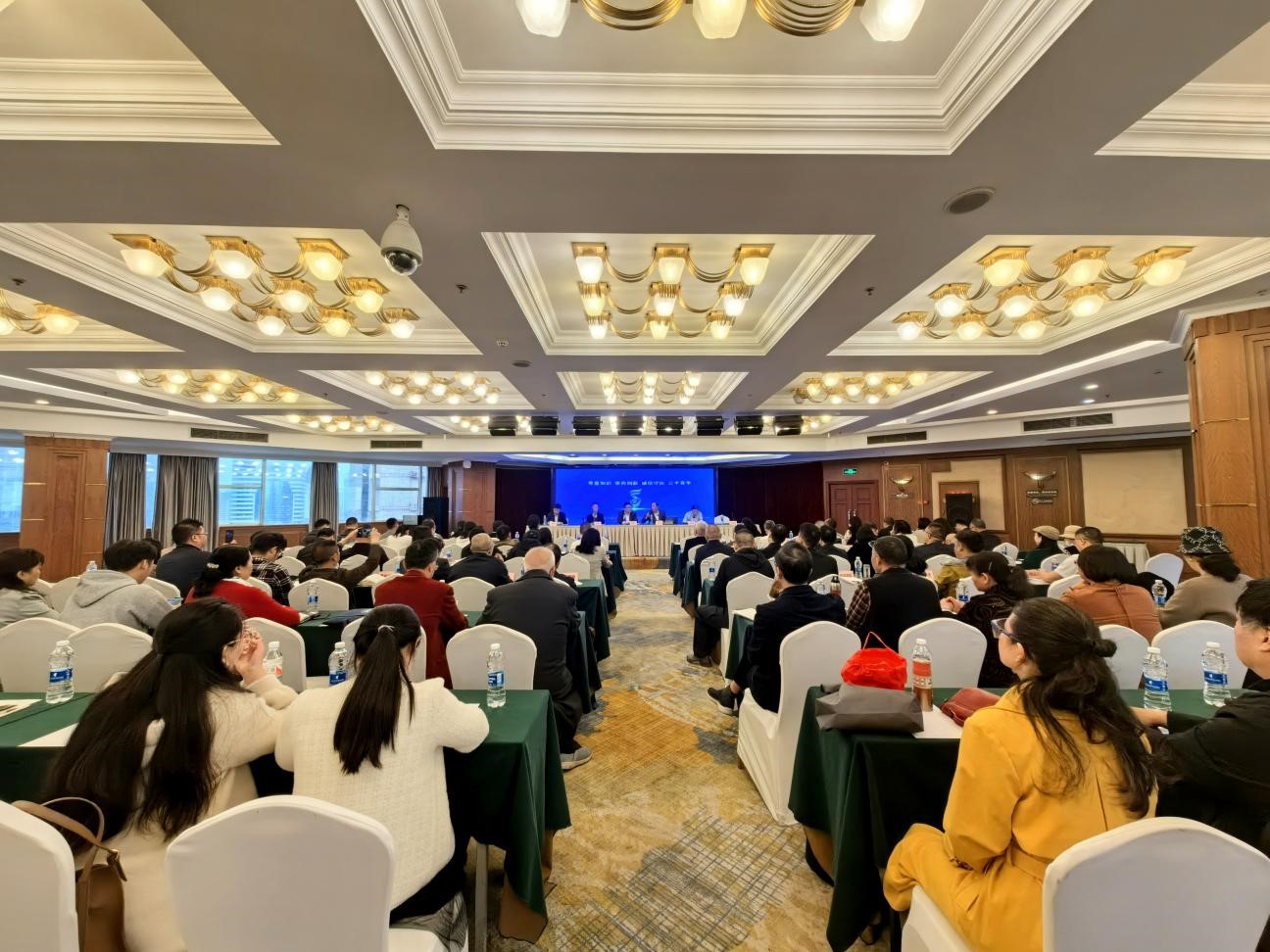 ����ʽ�ֳ�  ��ӱ���´��б�ʾ����