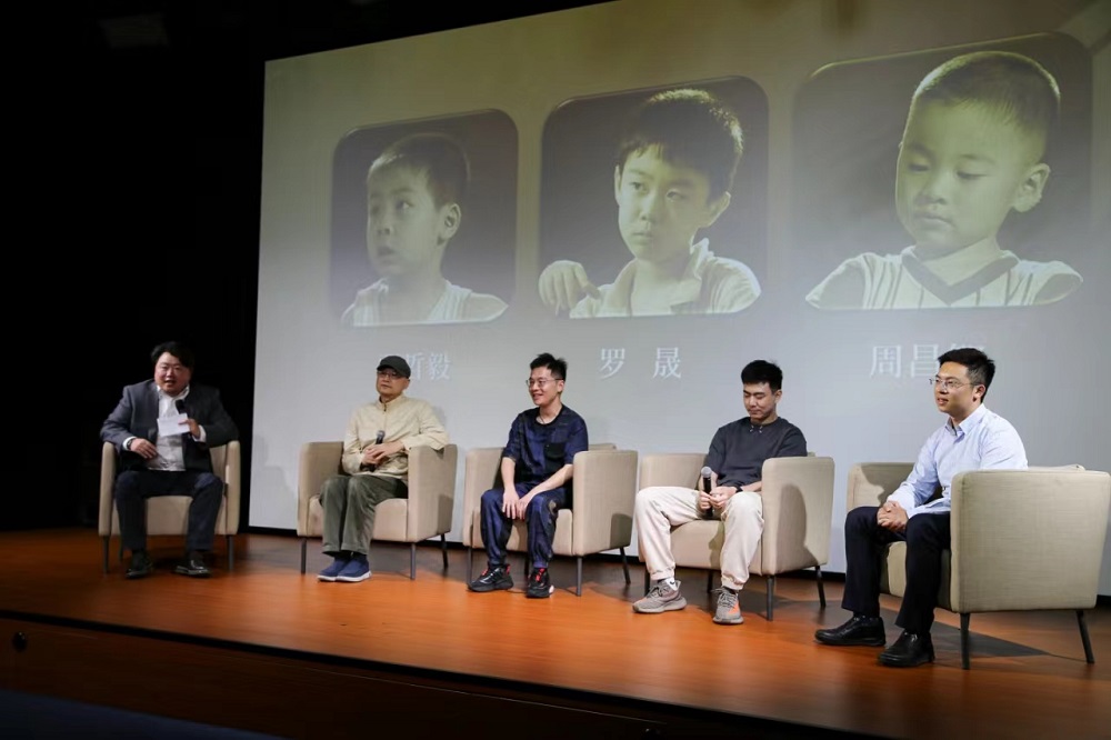 �����쵼�ݼ����Ŷӡ����׶�԰���е����˹�