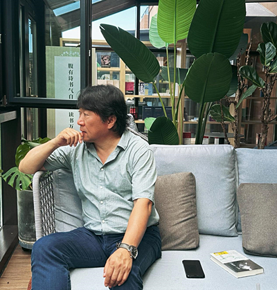  �ΰף�����ʡ�������ˣ�ʫ�ˡ����ҡ�����ʡ����Э�ḱ��ϯ���й�ʫ��ѧ�����¡�����ʫ����������ΰ�ʫѡ������ʫ�뱸��¼��������ծ�񡷺��ж�ƪС˵����ʧ����־Ӽ���ʡ�����С�