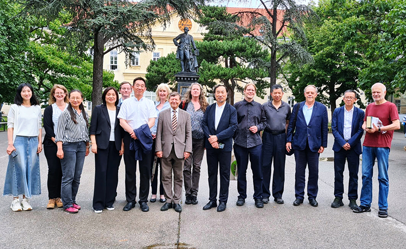 ��������µ������ҡ���ѧ�Һ�Ӱ