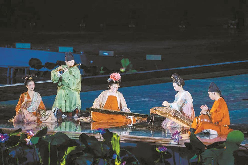 ������2014����Ե����磬���Ա��һȺ�Ȱ����ֵ������ˡ����ǽ���ͳ�Ļ������������Ԫ���໥�ںϣ��ڻ������������ˡ��Ż����֡��ķ糱�����ѵ������ǵ���Ƶ���·�һ���ᶯ�ĹŴ��������������������ŹŴ����ε���ʦ���򸧹��٣��򴵵����������ġ�