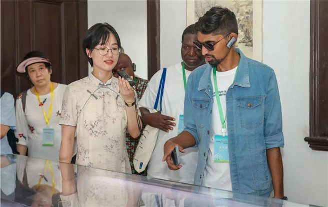 �׽�����ഺʫ�᣺�����������ڹ�ͬ��ʫ����