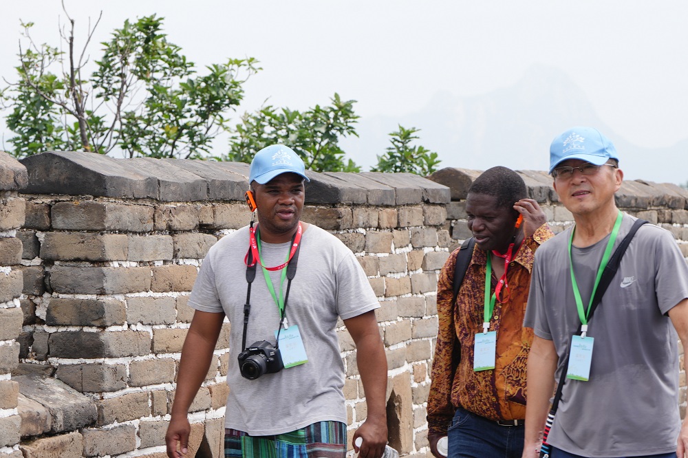 ʫ���������ڳ�����