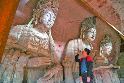 �����ı�Ա�ڶ������д�������������ɽ�����ķ�����Ħ���������Ѳ�顣�»������ ��ȫ����