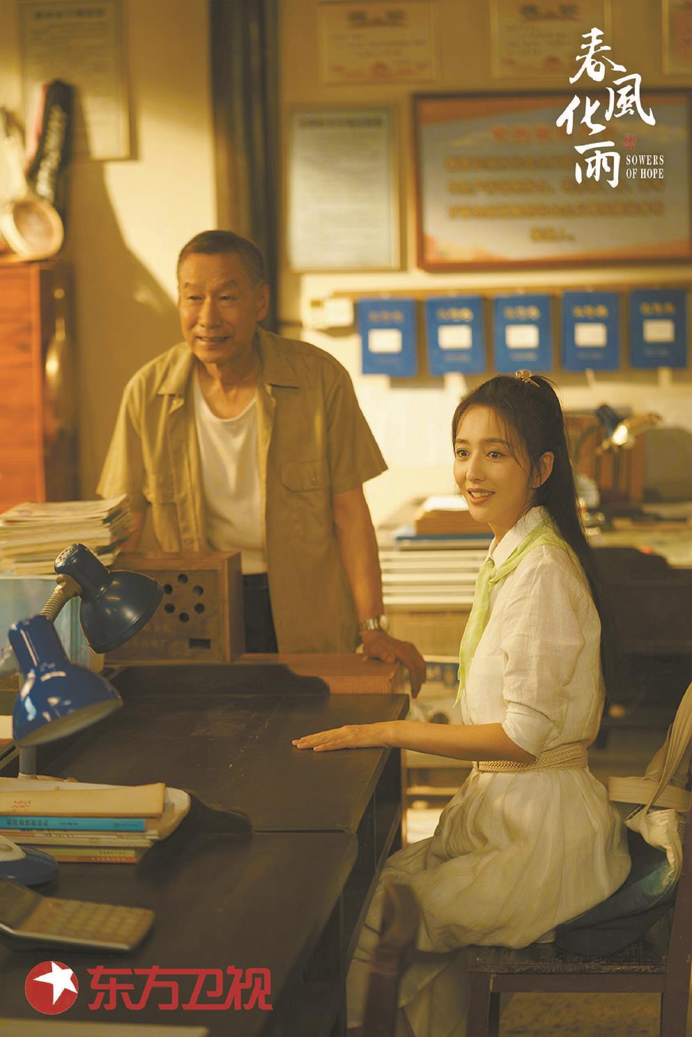 �¾���40����ʦ�ڵĵ��Ӿ硶���绯�꡷����