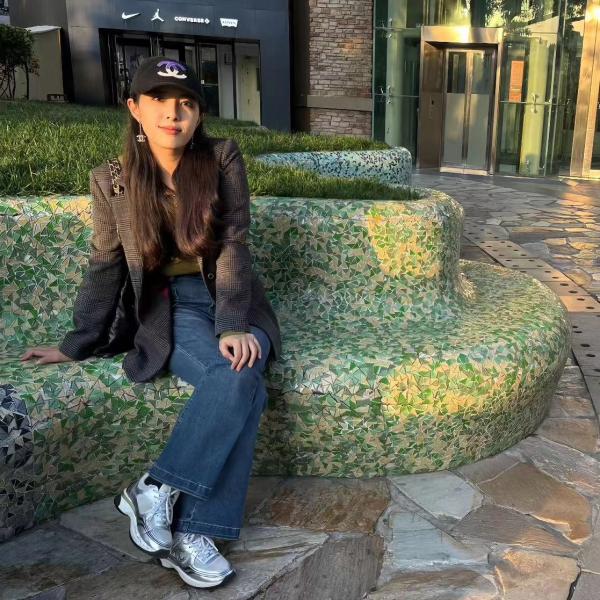 小珂,1988年生于北京,2018年开始写作,作品曾发表于《收获》《十月》《长江文艺》等杂志