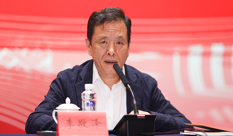 李敬泽主持座谈会