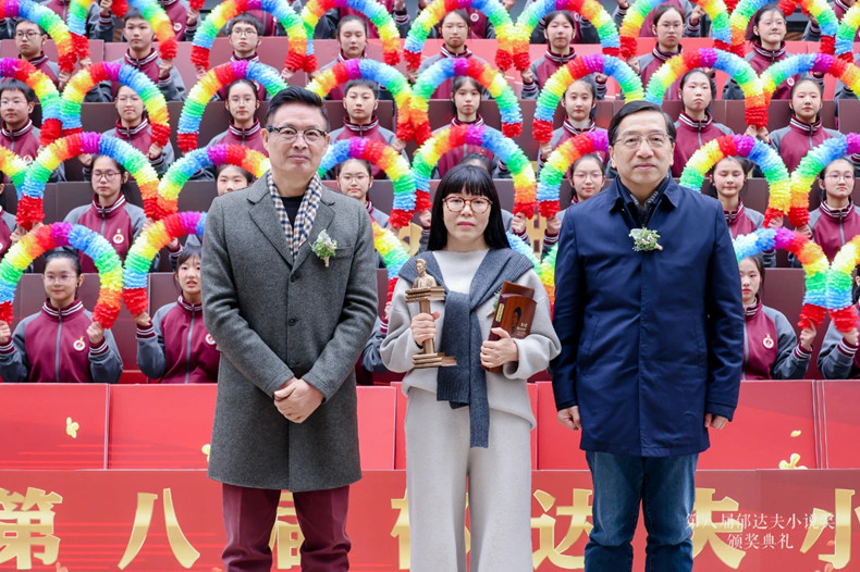 ��ӱ�ܡ����Ϊ��ƪС˵�׽���������佱