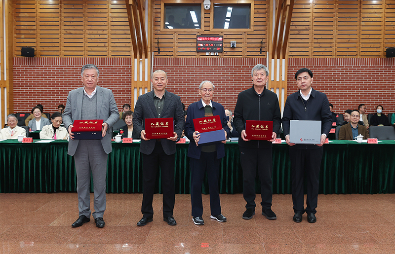 ����¡��Ϸ�����¶����Ӣ����Ǯ�������й��ִ���ѧ�ݾ���������ף��������ܾ���