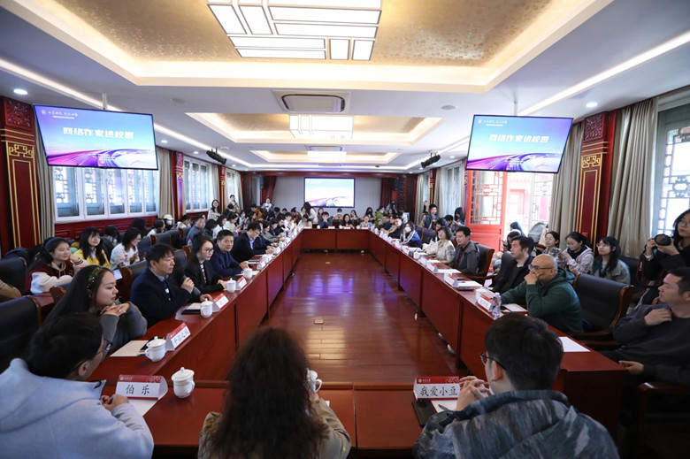 ���������ҽ�У԰���������ֳ�