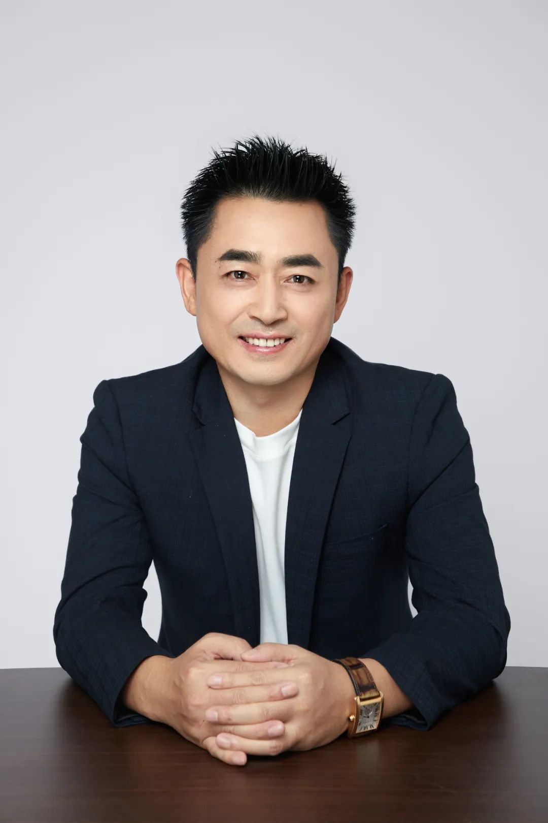 ���壬�羺���¹�����Ա���й�ʫ��ѧ���Ա����Ϊ�����ͻ�������������������̩ɽ���ս����ڶ��찬��ʫ�轱��ʫ�������ڡ�������ѧ����ʫ������ʮ�¡�����Ʒ����ʫ���¿��������ǡ������á�����ɽ��������ʫ��������Ӣ�ߡ���˯��Ϫ�ߵ��㡷������ߡ����´���ʱ�䡷��