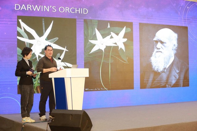 米切尔·法卡斯作主旨发言