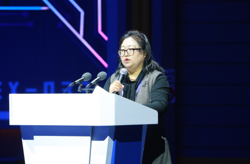 王卫英汇报基地工作