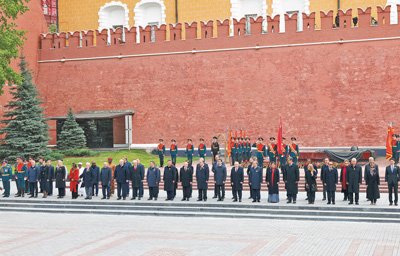 ����ʱ�����¾��գ�����˹����ʢ����䣬��������ΰ������ս��ʤ����ʮ���ꡣ������ϯϰ��ƽ�����������ʮ������Ҽ�������֯�쵼��Ӧ����ϯ��䡣�������󣬸����쵼�˼����Ӱ���    �»������??�ƾ�����