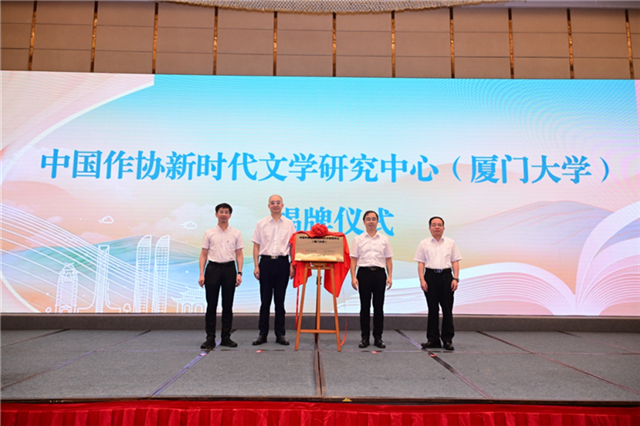 �����ڡ������桢����Ⱥ����ӹ�ͬΪ�羺������ʱ����ѧ�о����ģ����Ŵ�ѧ������