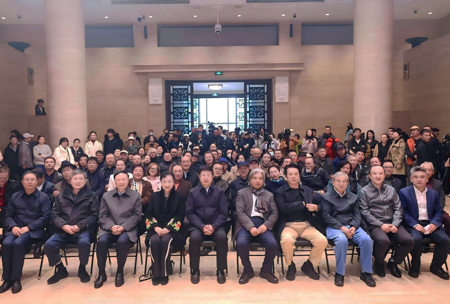 ��Ļʽ�α���Ӱ