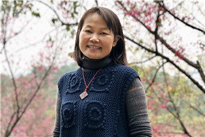 С˵������Ʒ���Ƕ������š����ߣ�����Ӣ         �񽱸����ҳ�����һ���д󳵵ĿͼҴ�ׯ��ͯ��ʱ�������ﾭ���о��š�Ϸ�����ݲɻ��硢��ľ��Ϸ�ȡ�Сʱ��羺����û�п����鿴�����кܶ�Ϸ�������������Ϸ̨�ϡ���ȳ����ݵĹ��£����������ġ��顱��