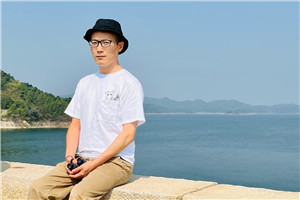 ʫ�裺����Ʒ����֪����������Ĵ��ˡ����ߣ�ͯ��         �񽱸�����������Ϊ��������һ�������ߣ��ӳ���������������ϸ߷壬����������͹ȡ�������˵��������֣��������ġ�����Խ��Խ��ʶ������֮����Ϊ�ˣ�����Ϊ�羺��������ꡣ�����Բ���������������