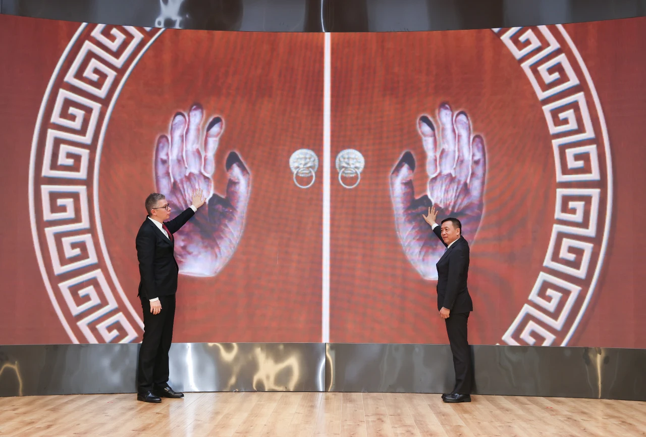 �ź�ɭ�븥����˹���򡤺�ķ˹�ع�ͬ������2025�ж���ѧ�ܡ���ʽ����