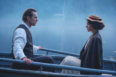 亚历山大·戈尔巴托夫和达里娅·库卡尔斯基赫在叶戈尔·孔恰洛夫斯基导演的电影《飞行家》中分别扮演男女主人公因诺肯季和阿纳斯塔西娅。大书奖得主叶夫根尼·沃多拉兹金的小说原著出版于2016年,汉语译本今年夏天在中国上市。