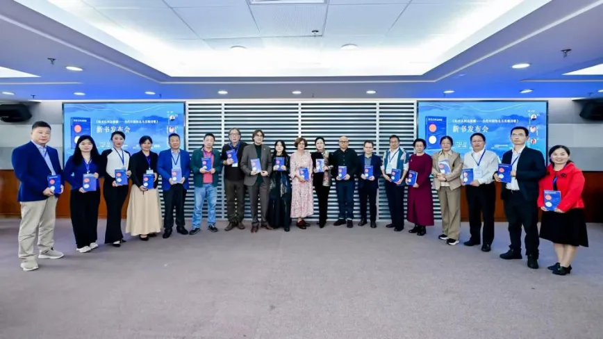 (《阳光从两边照耀——当代中国和北马其顿诗歌》新书发布会与会诗人学者与出版社代表合影)