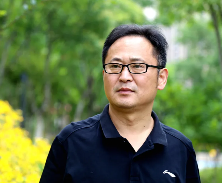 �� �գ�������ɽ�ˣ��羺���¹�����Ա��������ѧԺ�����ǩԼ���ҡ���Ʒɢ���ڡ�С˵ѡ��������ƪС˵ѡ������΢��С˵ѡ�����ȡ���ѧ�༭����ڶ�ʮһ��ٻ���ѧ���༭���ȡ�